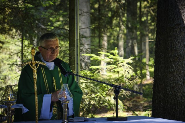 Polowa Msza święta, która odprawił ks. prał. Eugeniusz Derdziuk.